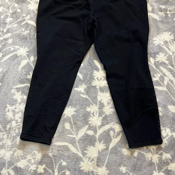 NWOT Torrid Bombshell Skinny Jeans - black  “feel the fit” Sz Torrid 26R - Picture 8 of 12